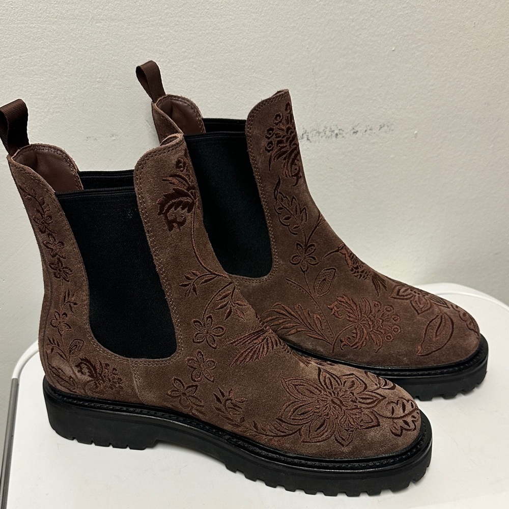 JOHNNY WAS SUEDE LEATHER BLUMA EMBROIDERED CHELSEA ANKLE BOOTS, SO STYLISH - Picture 11 of 14